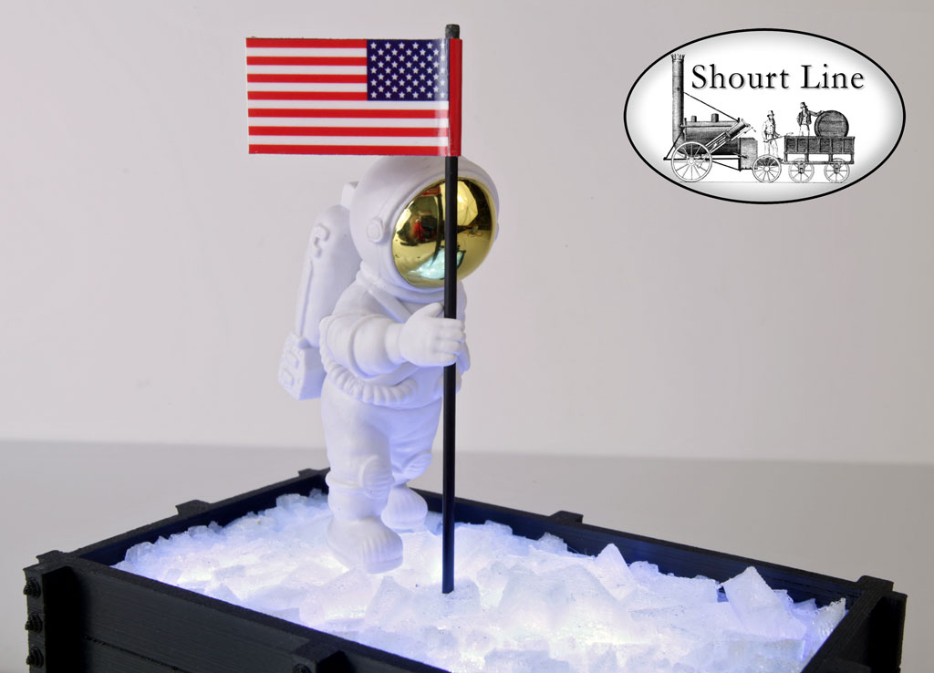 SL 9011139 4th of July Mini-Max Gondola with Ice load lighed by 11 White LEDs, with an Astronaut planting an American Flag on the ice, Track powered, PIKO Metal Wheels LGB Couplers SL WalkWay-Coupler, Assmebled & Wired - Ready to Run NEW - Lighted - On the track left front eyel evel view